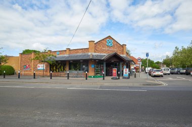 İngiltere, Derbyshire, Breaston 'daki küçük köy dükkanları.