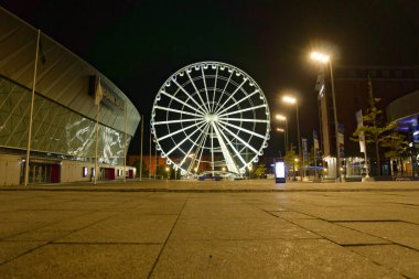 İngiltere, Liverpool 'da gece büyük dönme dolap yandı.