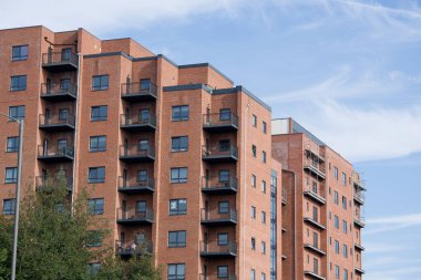 Liverpool, İngiltere 'de yüksek katlı bir apartman.
