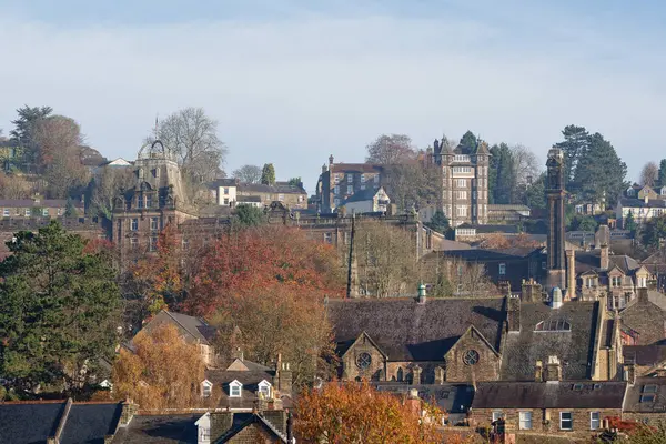 Matlock Town, Derbyshire, İngiltere 'deki eski binalar.