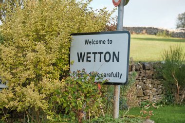 Wetton, Staffordshire, İngiltere 'deki köy yol tabelaları.