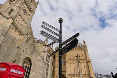 Cirencester, İngiltere 'de turist bilgilendirme tabelası