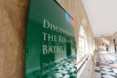 Roma hamam müzesindeki duvar tabelası, Bath, Somerset, İngiltere