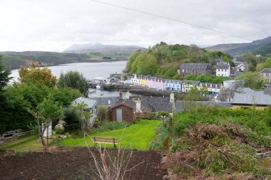 Portree Gölü ve liman manzarası