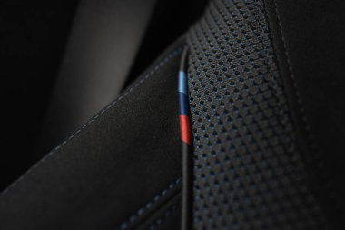 BMW M-paketi siyah alcantara desenli araba koltuğu. - Evet. Yüksek kalite fotoğraf.