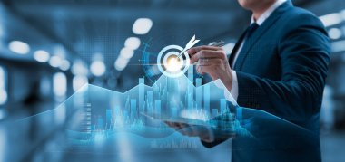 İş hedefi başarı kavramı, iş adamı dijital pazarlamanın sembolü ve liderliğin hedefi, hedeflerinizin kilidini strateji, planlama ve hedeflerle açın. İş konsepti için uygun.