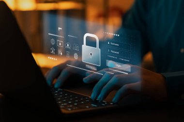 İnternette siber ağ güvenliği ve veri koruması, asma kilit ikonlu dizüstü bilgisayar güvenlik şifrelemesi kullanan iş adamı iş ve mali bilgilerinizi siber saldırılardan koruyun