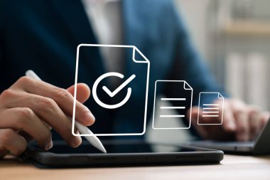 Akıllı Belge Denetim Listesi, Tablet Kullanan İşadamı ve Dijital Elektronik Belge, Standartlaştırma, Sertifika Yönetimi, Belge Onayı, Dijital form.