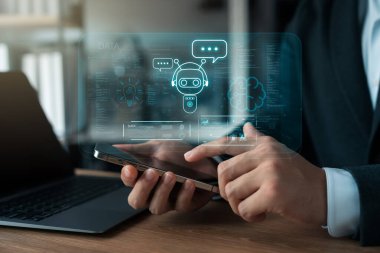 İş adamları, akıllı sonuçlar elde etmek, Makine Öğrenme ve Derin Öğrenme için işlerini optimize etmelerine yardımcı olmak için yapay zeka uygulamaları olan akıllı telefonları kullanırlar.