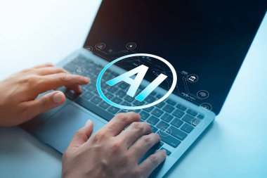 İş adamları, akıllı sonuçlar elde etmek, Makine Öğrenme ve Derin Öğrenme için işlerini optimize etmelerine yardımcı olmak için yapay zeka uygulamaları içeren dizüstü bilgisayar kullanırlar.