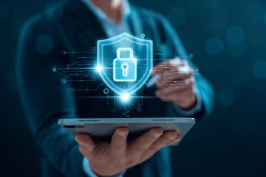 Siber Güvenlik Güvenlik Güvenlik, Koruma Şirketi Verileri ve Siber Suçlardan Kişisel Bilgiler, İşadamı Laptop Güvenliği Şifrelemesi Asma Kilidi Simgesi ile Şifreleme, Hacker Saldırılarına Karşı Koruma