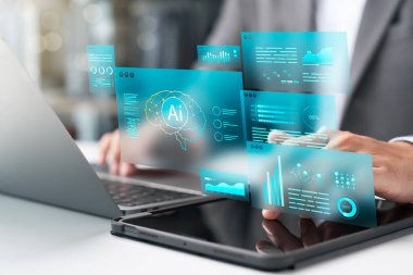 AI Ajanları ve Asistanları, Genç Adam, hayattaki önemli şeyleri yönetmek için dizüstü bilgisayar ve tablet olarak yapay zeka ve yapay zekanın tanıtımı insan potansiyelini arttırıyor..