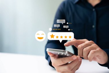 Müşteri memnuniyeti anketi, tüketiciler çevrimiçi uygulamalar yoluyla akıllı telefonları mükemmel hizmet ve ürün kalitesi, artan ticari güvenilirlik ve itibar için 5 yıldız puanlandırmak üzere kullanıyorlar.