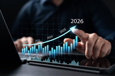 2026 Yeni Yılı Hedefleyen Yeni İş Planı, iş adamlarının strateji geliştirmek ve geliştirmek için dizüstü bilgisayar ve tablet kullanarak 2026 yılında iş fırsatları bulması..