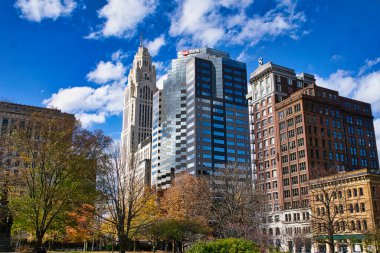 Columbus Ohio şehir merkezi manzarası Ohio Eyalet Binası 'ndan ABD 2022' de görüldü.