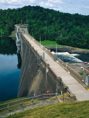 Tygart Gölü Eyalet Parkı ve barajı Grafton, Batı Virginia, ABD 2023 yakınlarındaki Taylor County 'de.