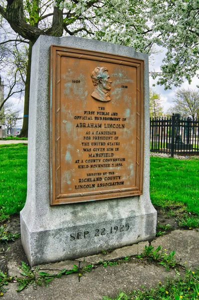 Abraham Lincoln Első Hivatalos Jóváhagyása Amerikai Elnök Emlékművének Jelöltjeként Mansfieldben — Stock Fotó