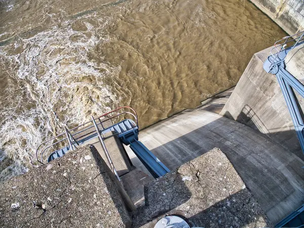 stock image Alum Creek Dam near Delaware Ohio. The spillway monoliths and tainter gate.