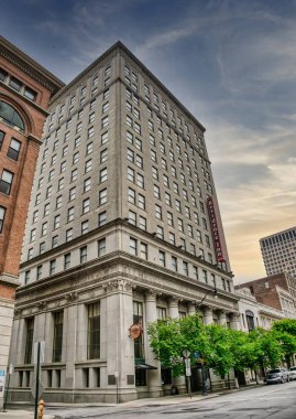 Columbus Ohio 'da bulunan tarihi Buckeye Bank binası, ABD 2024.