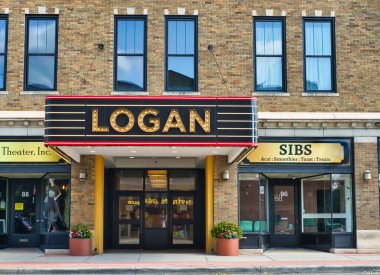 Logan Ohio şehir merkezindeki Logan Tiyatrosu, Hocking County ABD 202