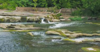 Hocking Nehri, Logan Ohio yakınlarında. Rehine Hills bölgesinin bir parçası. ABD 2024