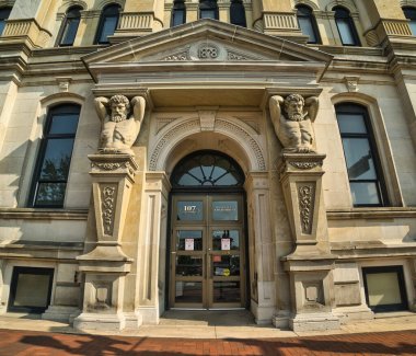 Wooster, Ohio 'daki Wayne County Adliyesi' ne giriş. ABD 2025