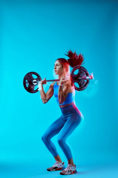 Studio Shot Female Bodybuilder Lifting Barbell Long Exposure Movement Capture — Stock Photo, Image