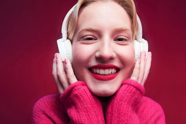 Close Portrait Happy Young Woman Listening Music Isolated Magenta Background — Stock Photo, Image