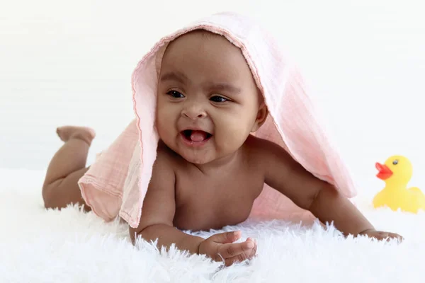 Πορτρέτο Του Αξιολάτρευτο Έξι Μήνες Σέρνεται Αφρικής American Μωρό Καλύπτονται — Φωτογραφία Αρχείου