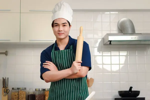 Ritratto Giovane Uomo Asiatico Felice Sorridente Con Grembiule Cappello Chef — Foto Stock