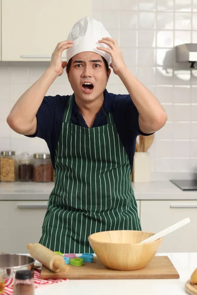 Portrait Jeune Homme Asiatique Malheureux Stressé Avec Tablier Chapeau Chef — Photo