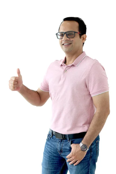 Porträtt Medelålders Glad Leende Indisk Man Rosa Shirt Bär Glasögon — Stockfoto