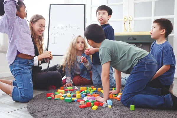 Group Primary School Children Study Play Together Classroom Teacher Diverse — Stock Photo, Image