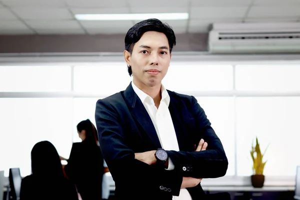 Portrait Happy Smiling Asian Businessman Black Suit Standing Arms Crossed — Stock Photo, Image