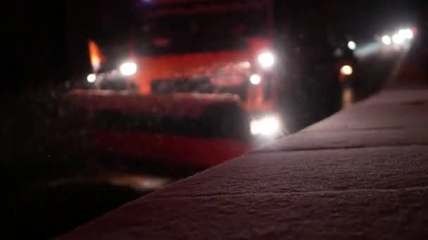 Passagem Equipamentos Especiais Para Limpar Neve Noite Nas Estradas Tratamento — Vídeo de Stock