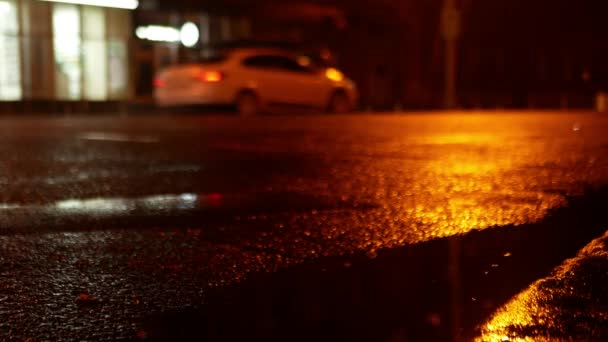 Cars Drive Wide Wet Streets City Night Houses Wet Asphalt — Stock Video