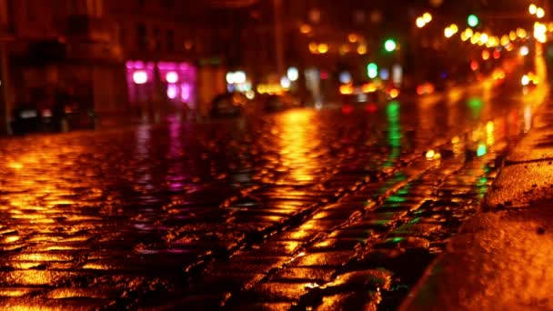 Pedras Pavimentação Estrada Noite Ficaram Amarelas Das Luzes Noite Vários — Vídeo de Stock