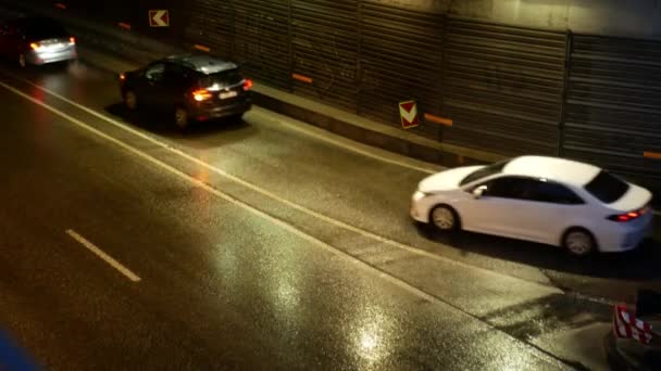 Movement Cars Wet Night Road Repairs Shooting You Can See — Stock Video