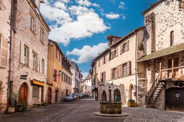Yeni Aquitaine, Fransa 'daki Ortaçağ köyü Beaulieu-sur-Dordogne