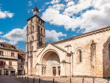 Beaulieu-sur-Dordogne 'daki Saint-Pierre Manastırı, Correze, Yeni-Aquitaine, Fransa