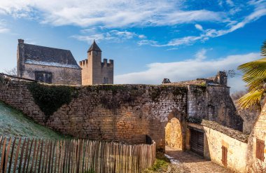 Beynac feodal kalesi ve Cazenac kışın, Perigord, Nouvelle Aquitaine, Fransa