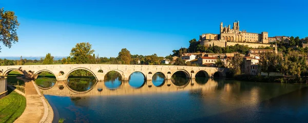Starý Most Přes Řeku Orb Katedrálu Nazaira Beziersu Herault Occitanie — Stock fotografie