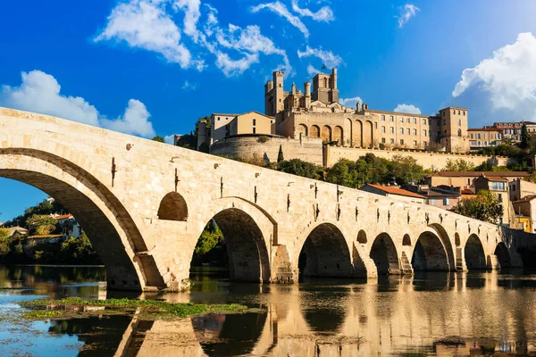 Ponte Velha Sobre Rio Orb Catedral Saint Nazaire Beziers Herault — Fotografia de Stock