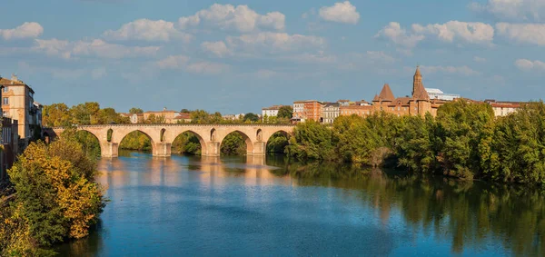 法国维吉尼亚省Tarn Garonne的Montauban Tarn河上的一座老桥 — 图库照片