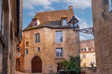 Perigord, Dordogne, Nouvelle-Aquitaine, Fransa 'daki Sarlat la Caneda kasabasının temsilci cepheleri