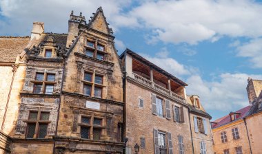 Perigord, Dordogne, Nouvelle-Aquitaine, Fransa 'daki Sarlat la Caneda kasabasının temsilci cepheleri