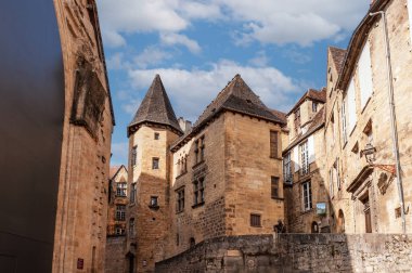 Perigord, Dordogne, Nouvelle-Aquitaine, Fransa 'daki Sarlat la Caneda kasabasının temsilci cepheleri