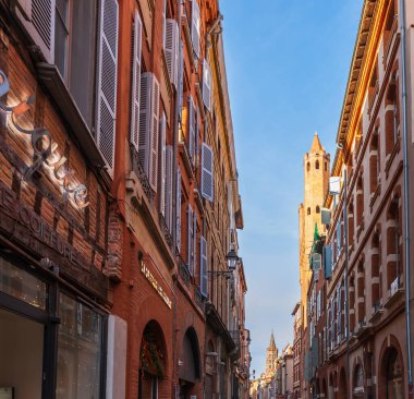 Rue du Taur in winter and the bell tower of the Taur church on the left, in Toulouse in Haute-Garonne, Occitanie, France