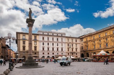 Cumhuriyet Meydanı ve Floransa 'daki zafer kemeri, İtalya' daki Toskana