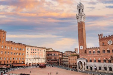 Palazzo Pubblico ve Torre del Mangia Piazza del Campo Siena, Tuscany, İtalya